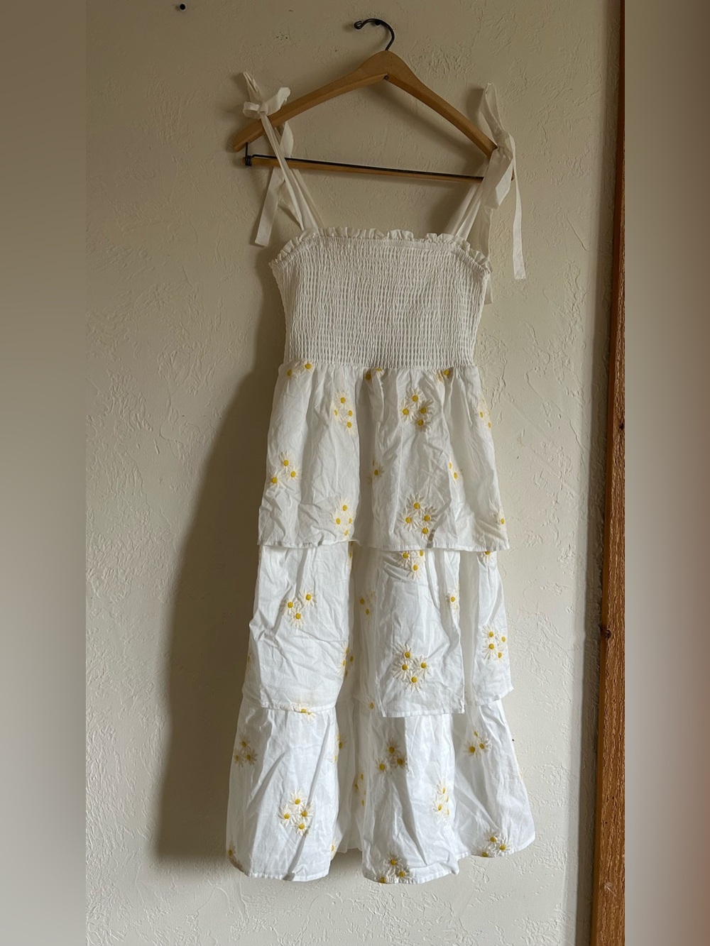 NWT Francesca's tiered embroidered Daisy dress, size S, perfect for summer!